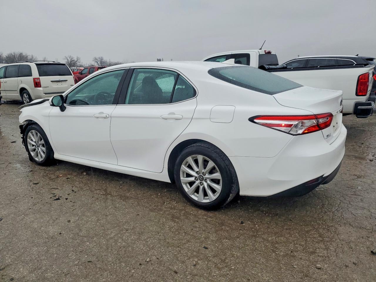 2019 TOYOTA CAMRY L photo 2