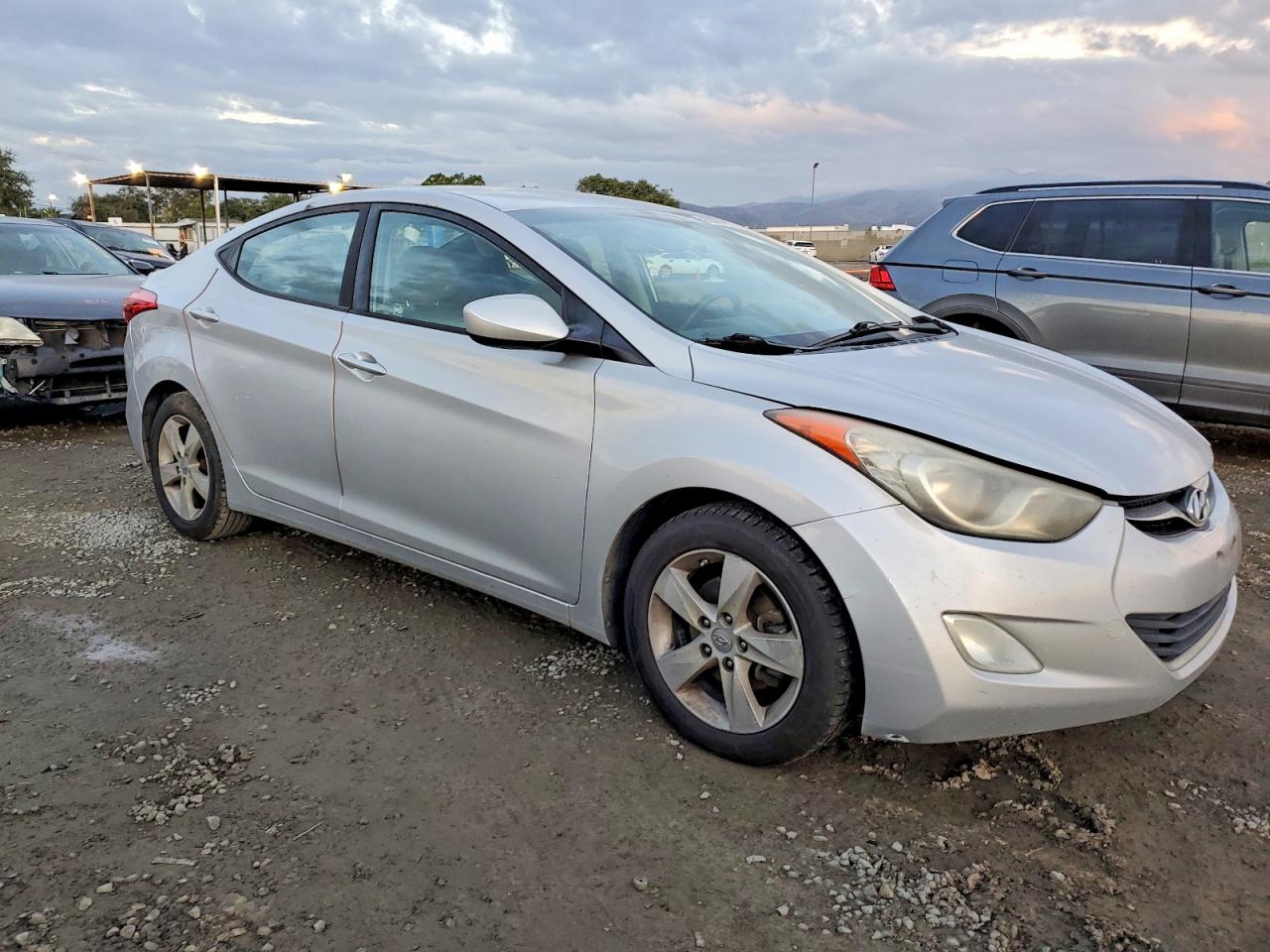2013 HYUNDAI ELANTRA GLS photo 4