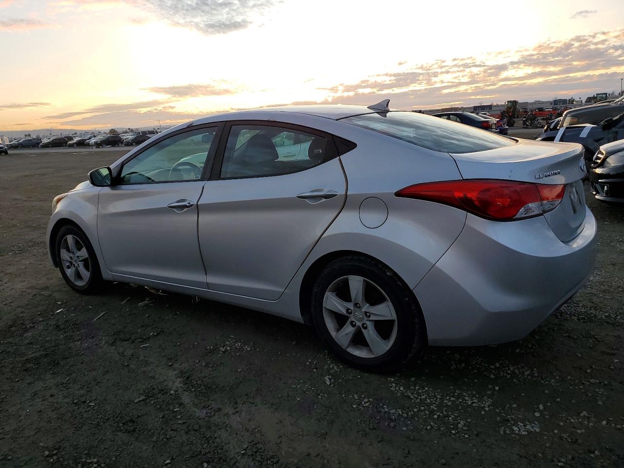 2013 HYUNDAI ELANTRA GLS photo 2