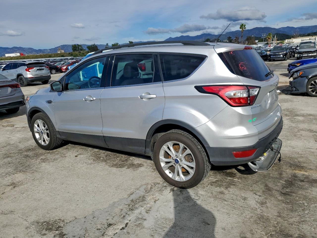 2017 FORD ESCAPE SE photo 2