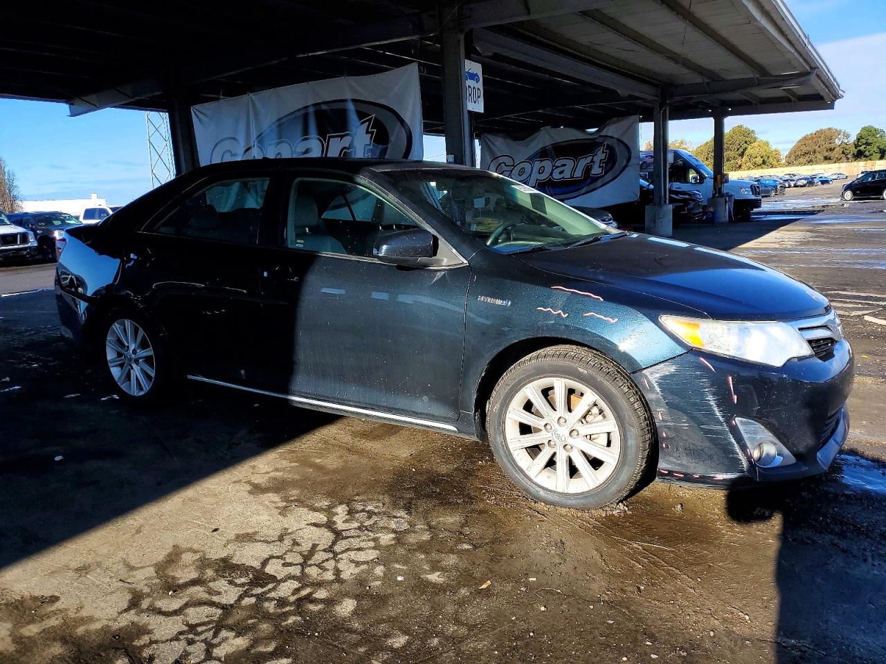 2013 TOYOTA CAMRY HYBRID photo 4