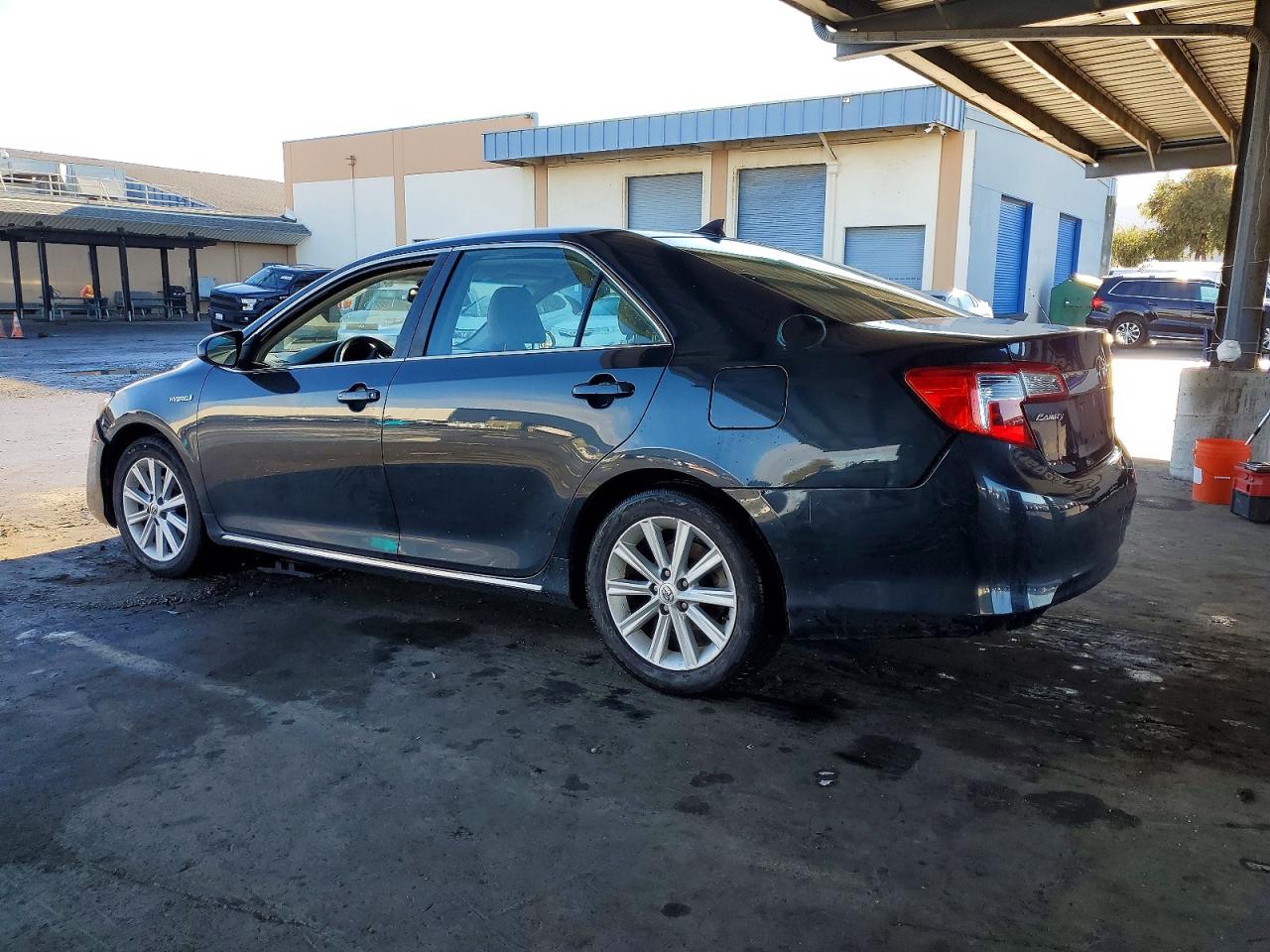 2013 TOYOTA CAMRY HYBRID photo 2