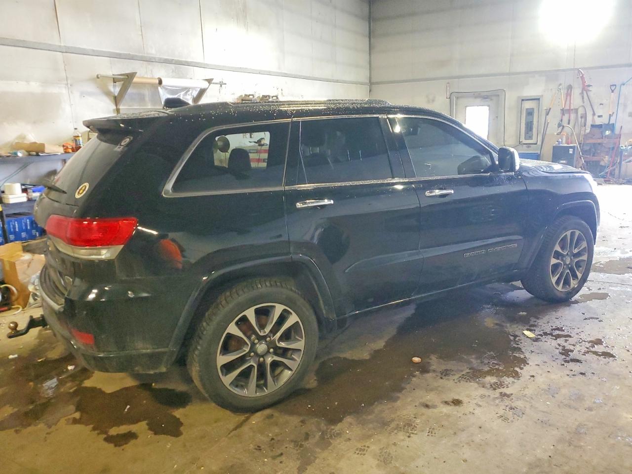 2018 JEEP GRAND CHEROKEE OVERLAND photo 3