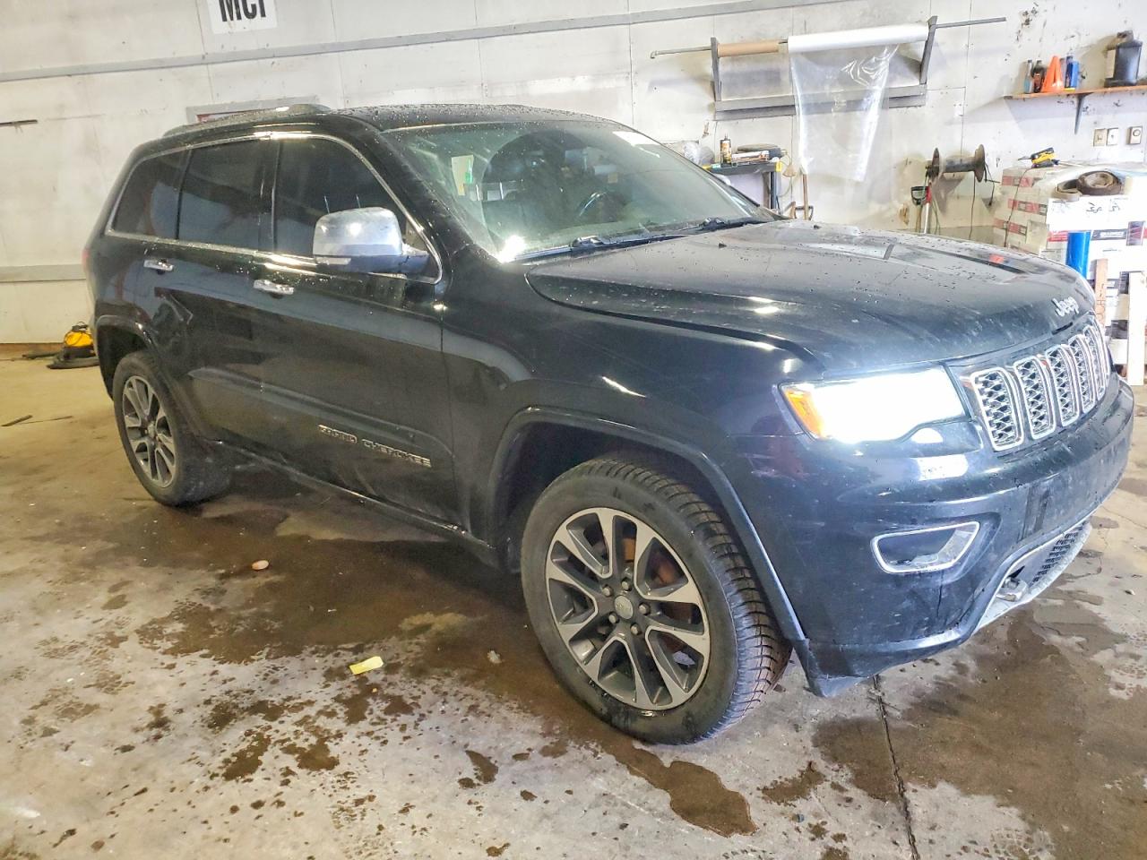 2018 JEEP GRAND CHEROKEE OVERLAND photo 4
