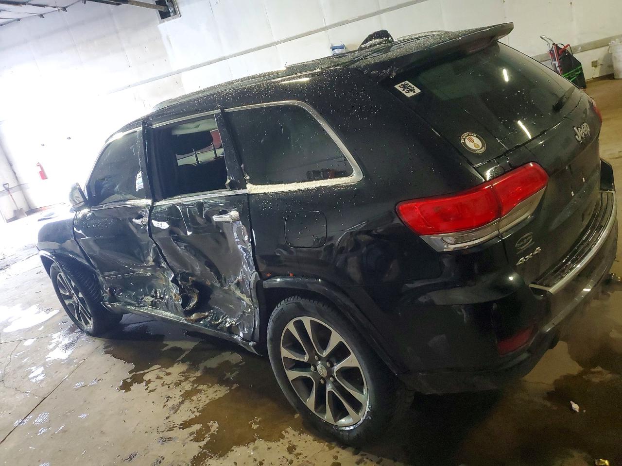2018 JEEP GRAND CHEROKEE OVERLAND photo 2