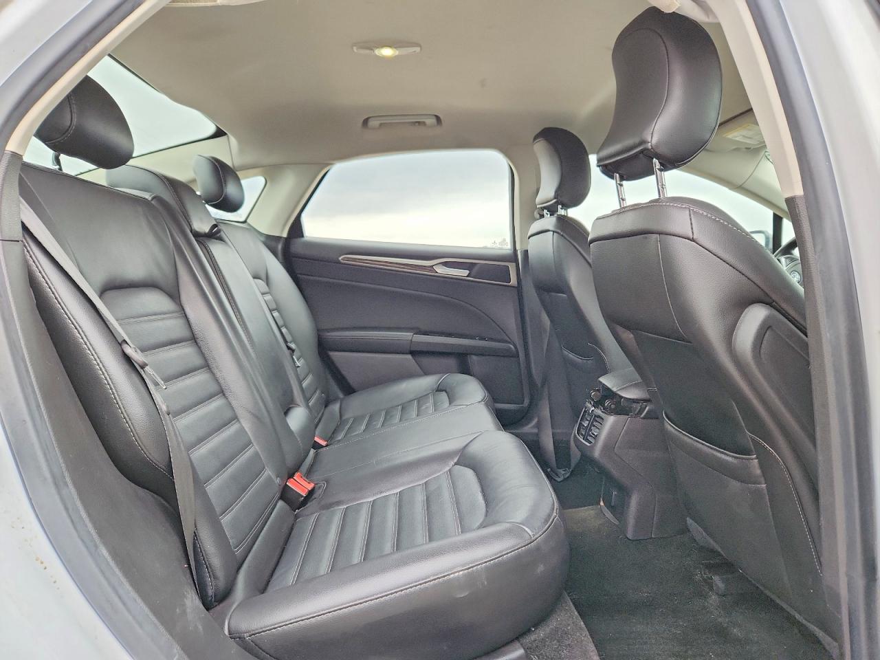 2016 FORD FUSION SE photo 10