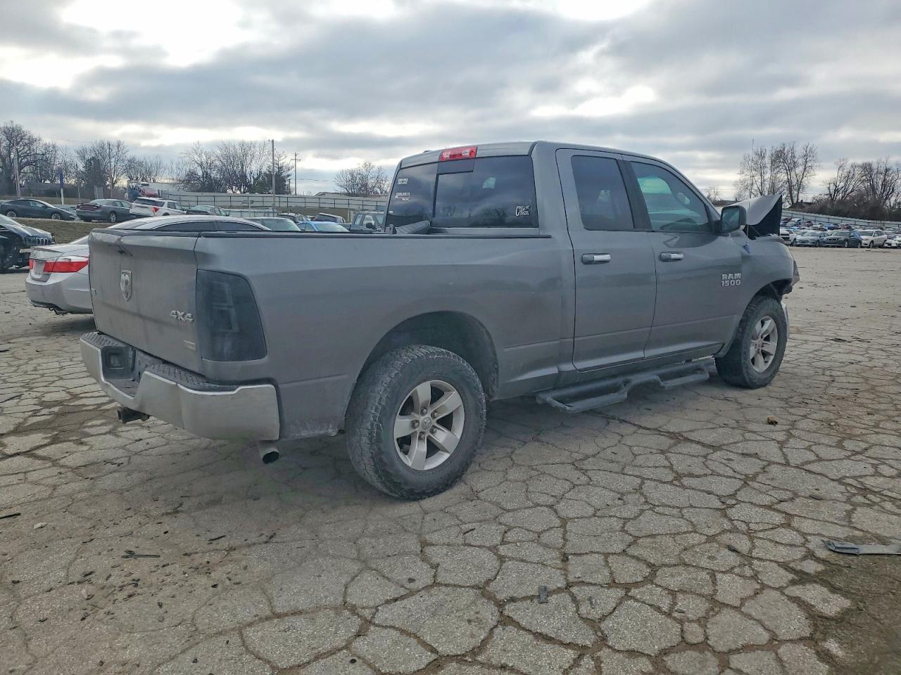 2013 RAM 1500 SLT photo 3