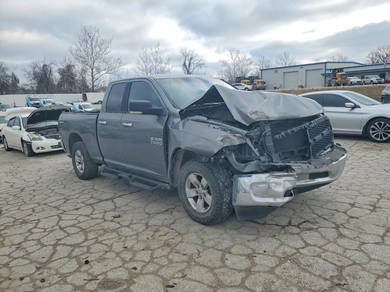 2013 RAM 1500 SLT photo 4