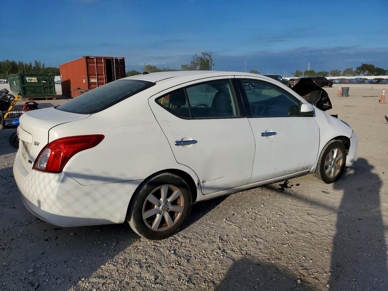 2012 NISSAN VERSA S photo 3