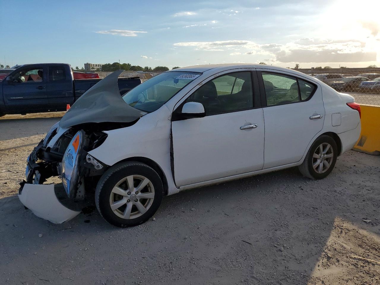2012 NISSAN VERSA