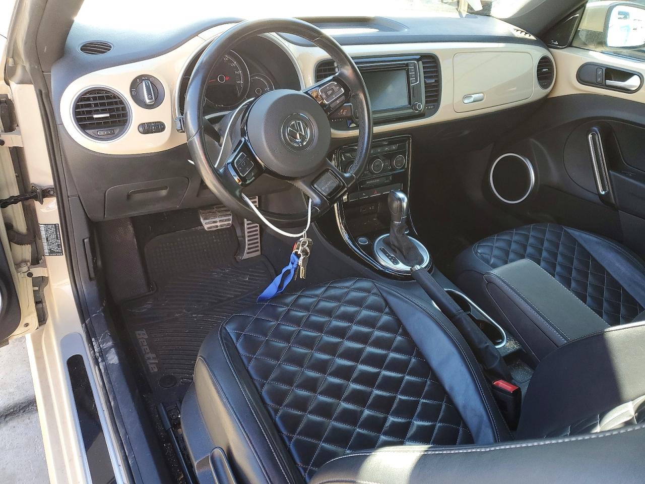 2019 VOLKSWAGEN BEETLE S photo 8