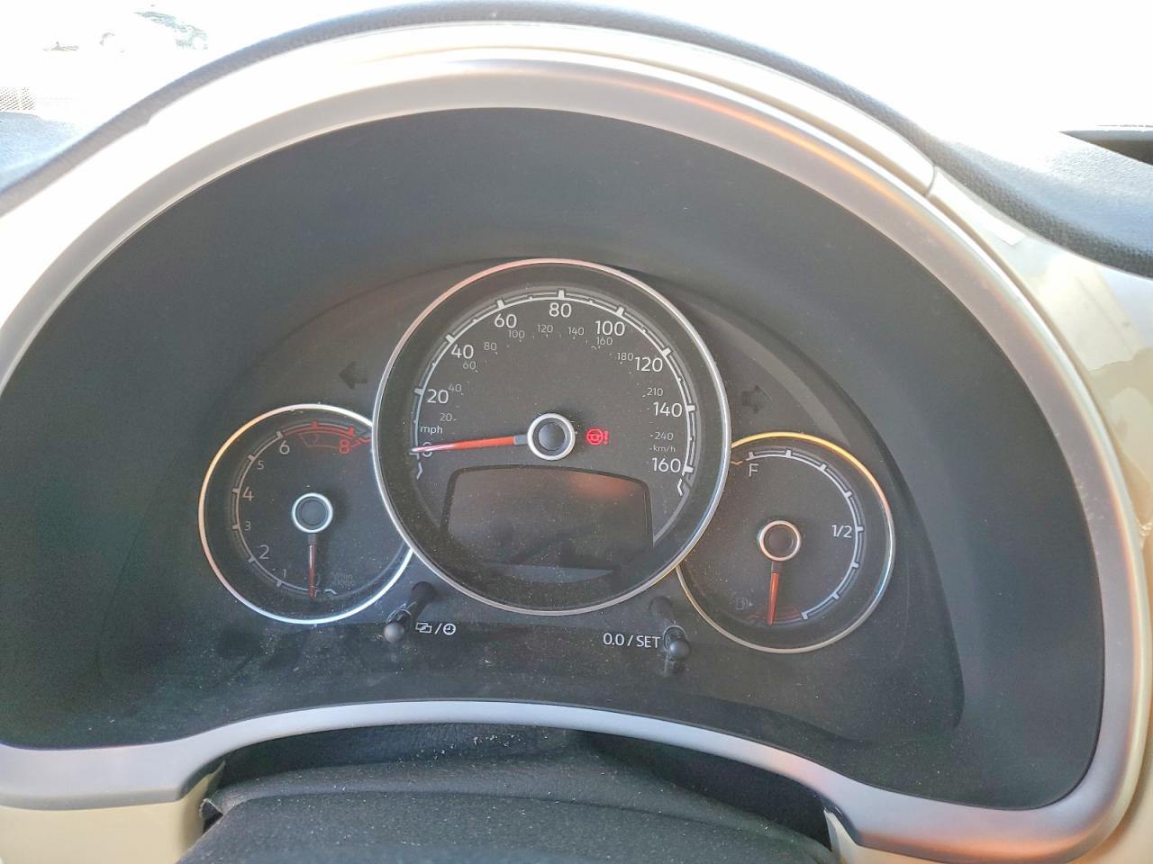 2019 VOLKSWAGEN BEETLE S photo 9