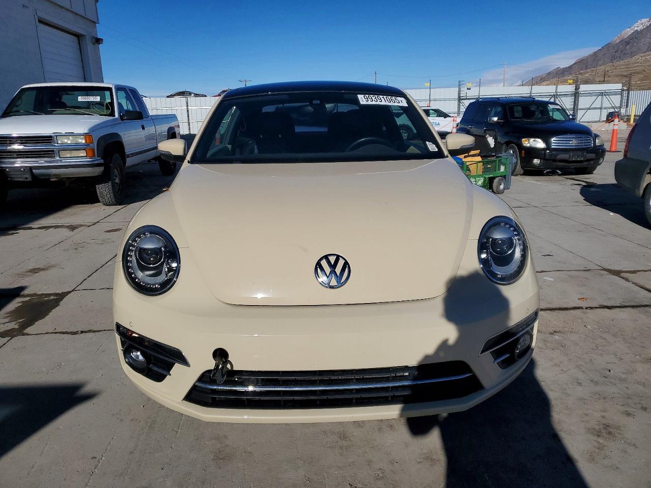 2019 VOLKSWAGEN BEETLE S photo 5