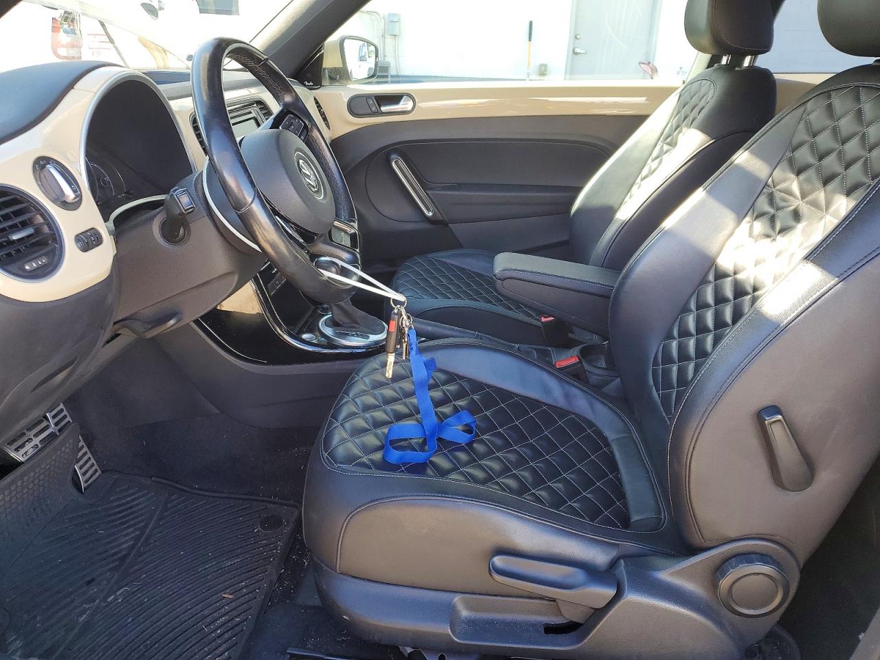 2019 VOLKSWAGEN BEETLE S photo 7