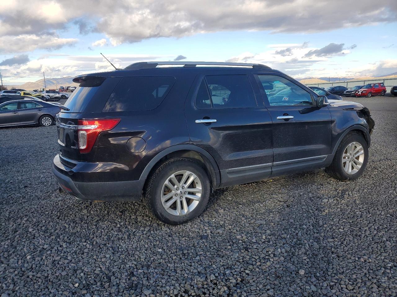 2014 FORD EXPLORER XLT photo 3