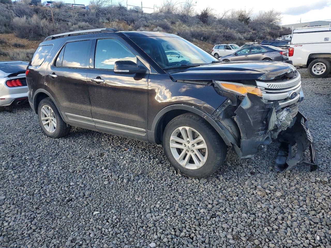 2014 FORD EXPLORER XLT photo 4