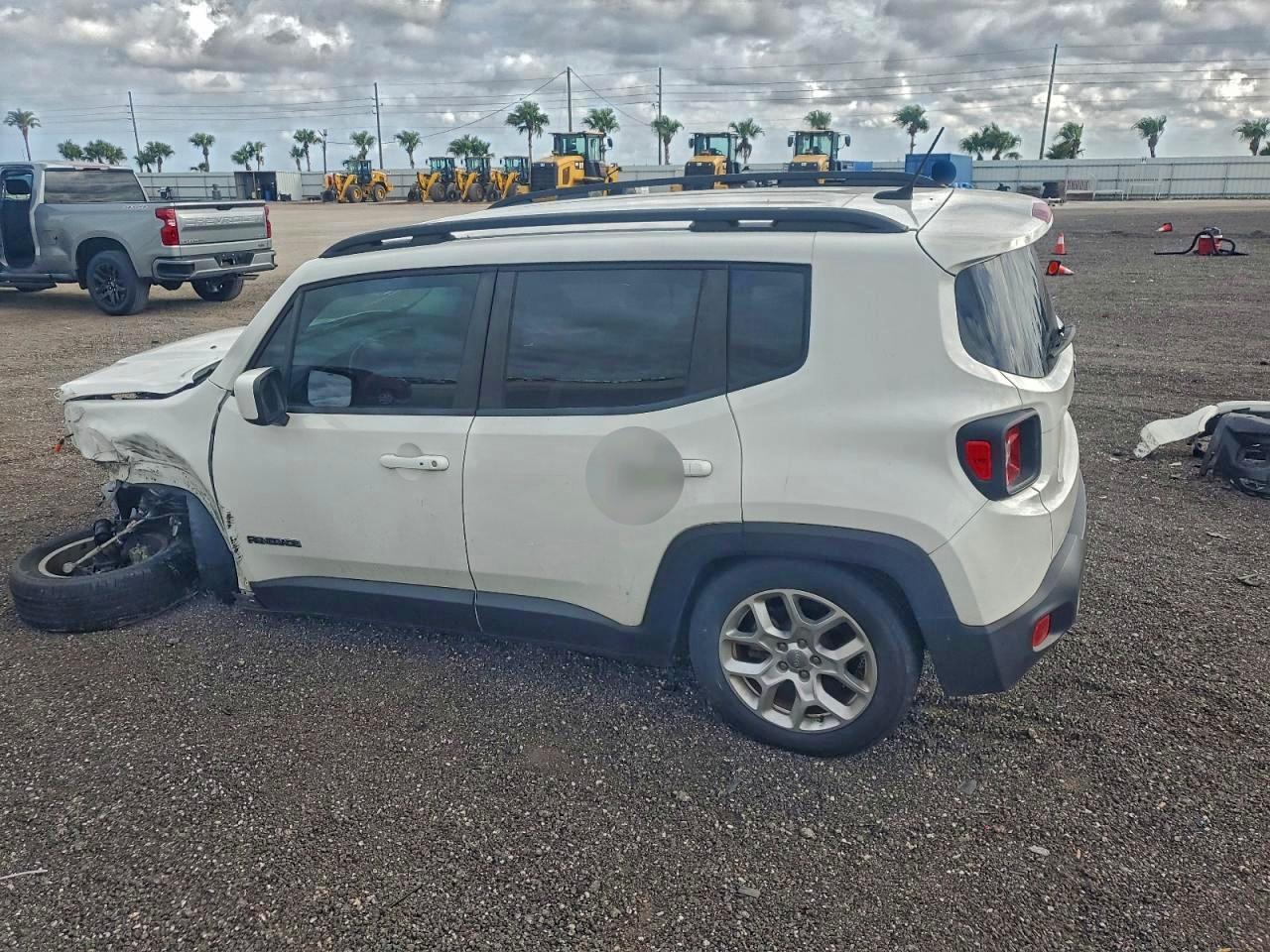 2017 JEEP RENEGADE LATITUDE photo 2