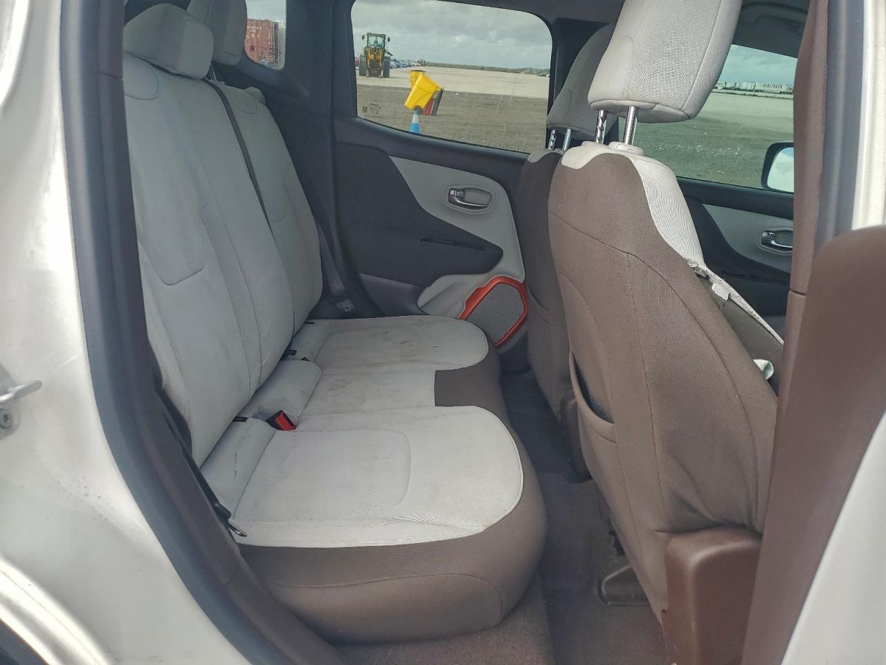 2017 JEEP RENEGADE LATITUDE photo 10