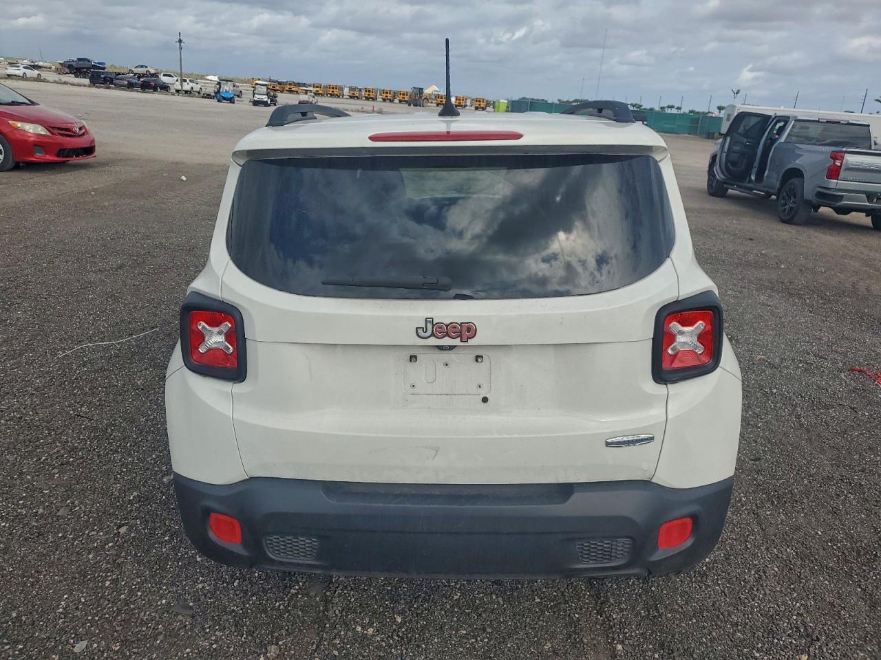 2017 JEEP RENEGADE LATITUDE photo 6