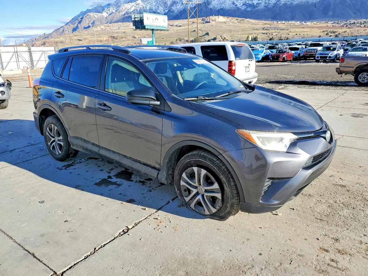 2018 TOYOTA RAV4 LE photo 4