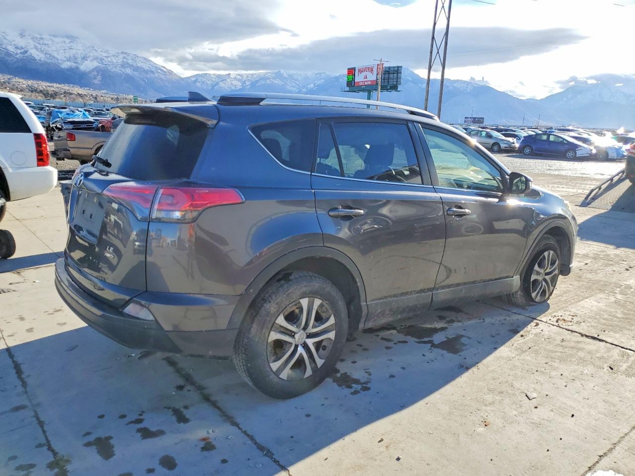2018 TOYOTA RAV4 LE photo 3