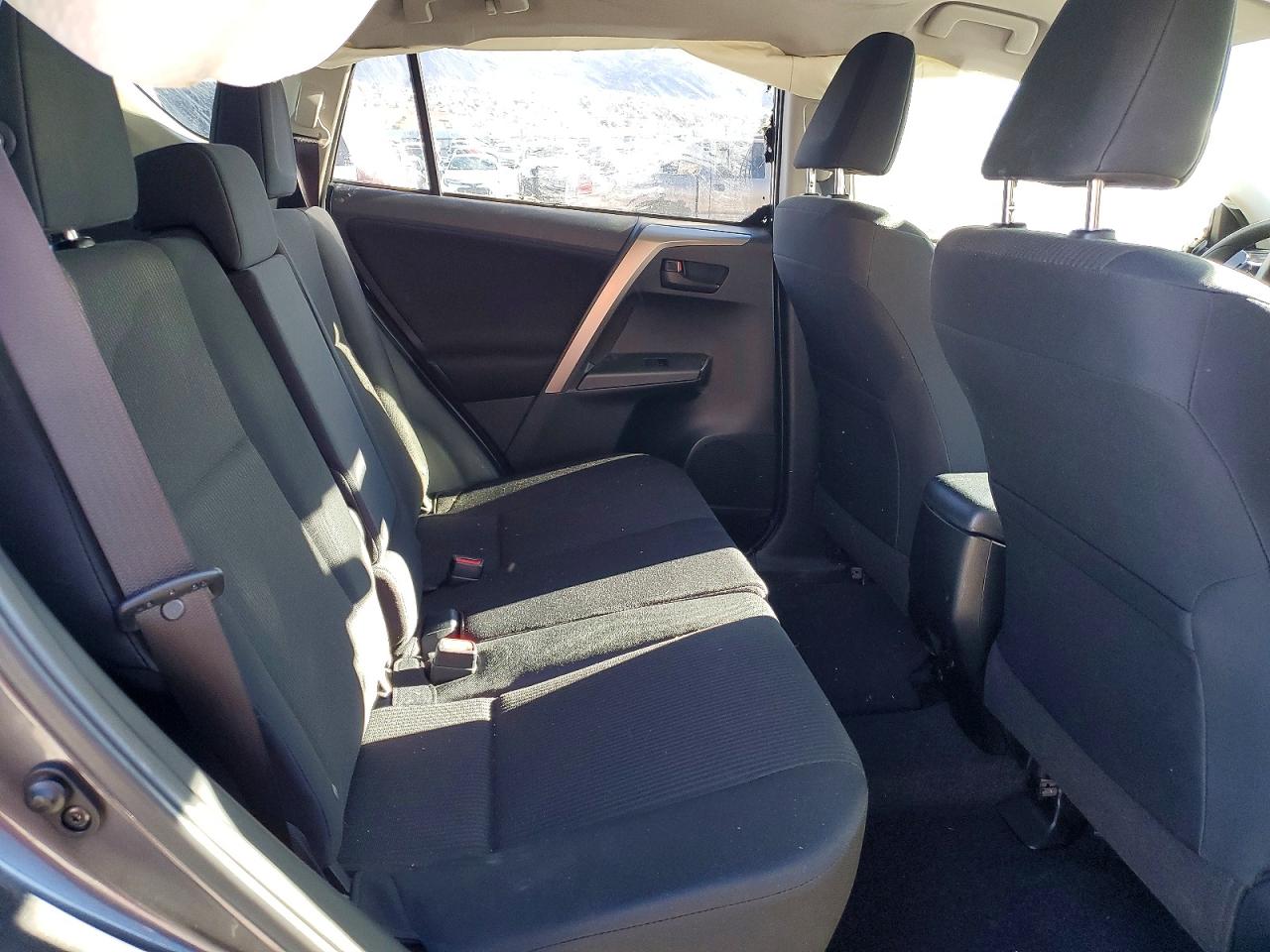 2018 TOYOTA RAV4 LE photo 11