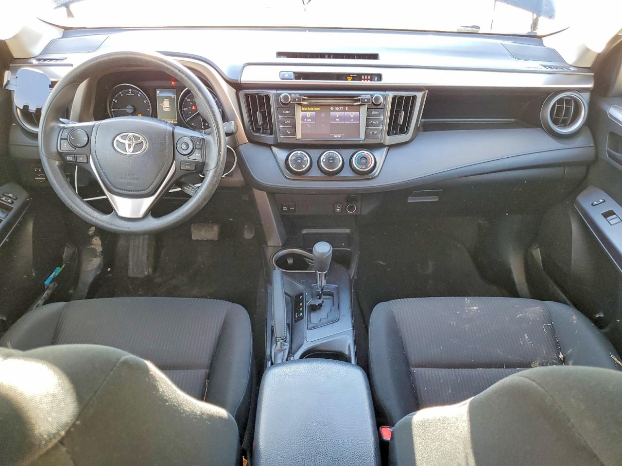 2018 TOYOTA RAV4 LE photo 8