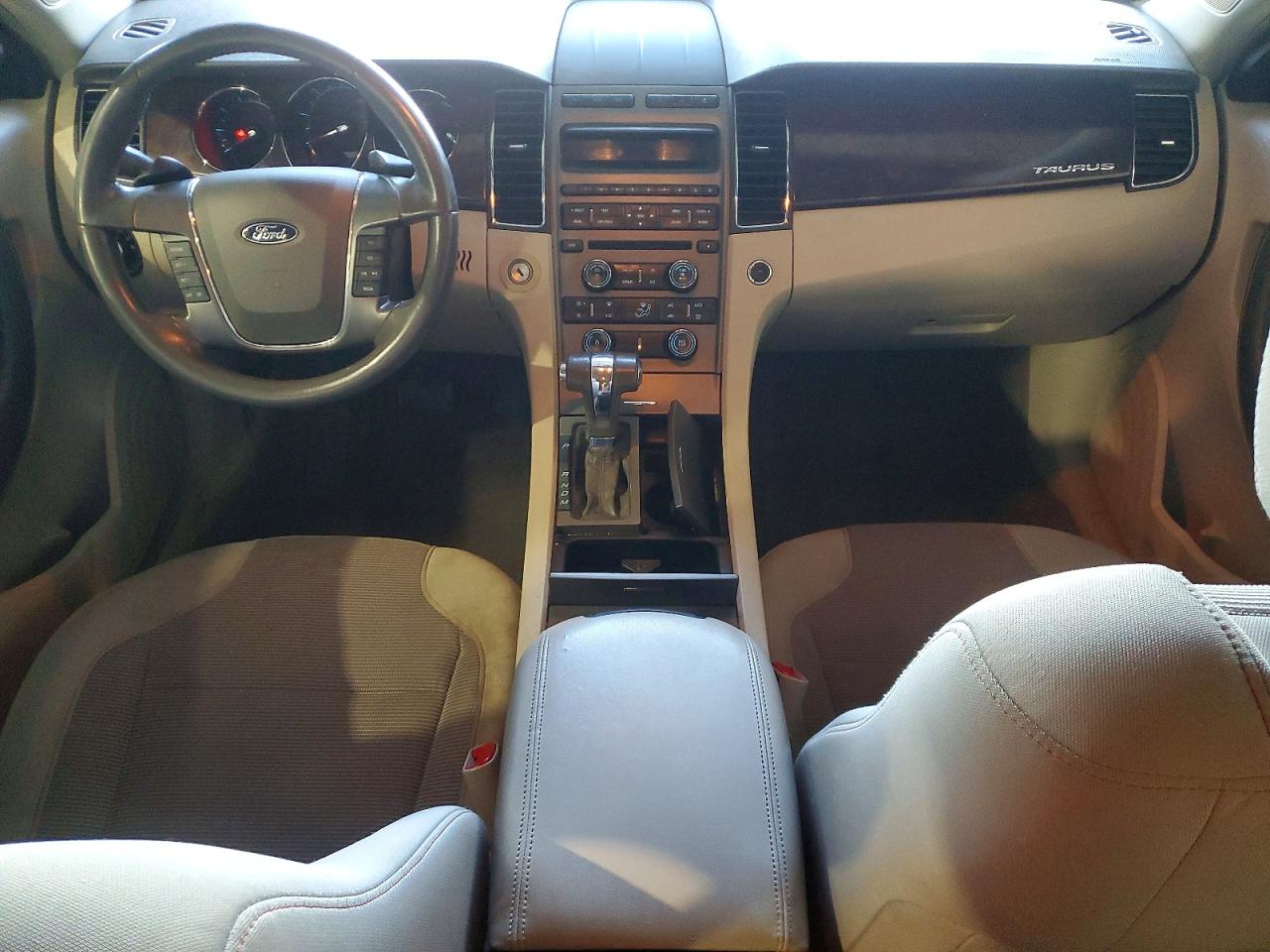 2010 FORD TAURUS SEL photo 8