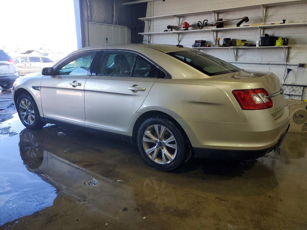 2010 FORD TAURUS SEL photo 2