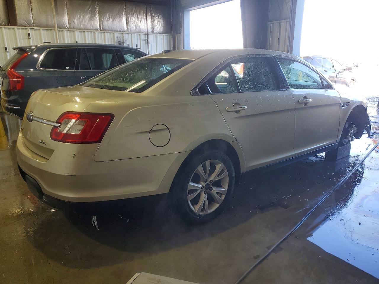 2010 FORD TAURUS SEL photo 3