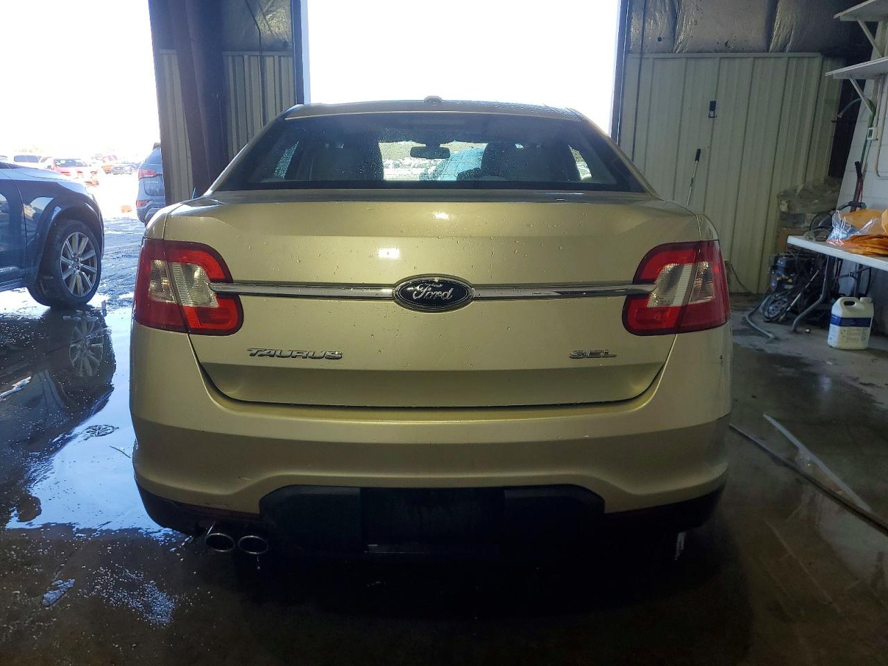 2010 FORD TAURUS SEL photo 6
