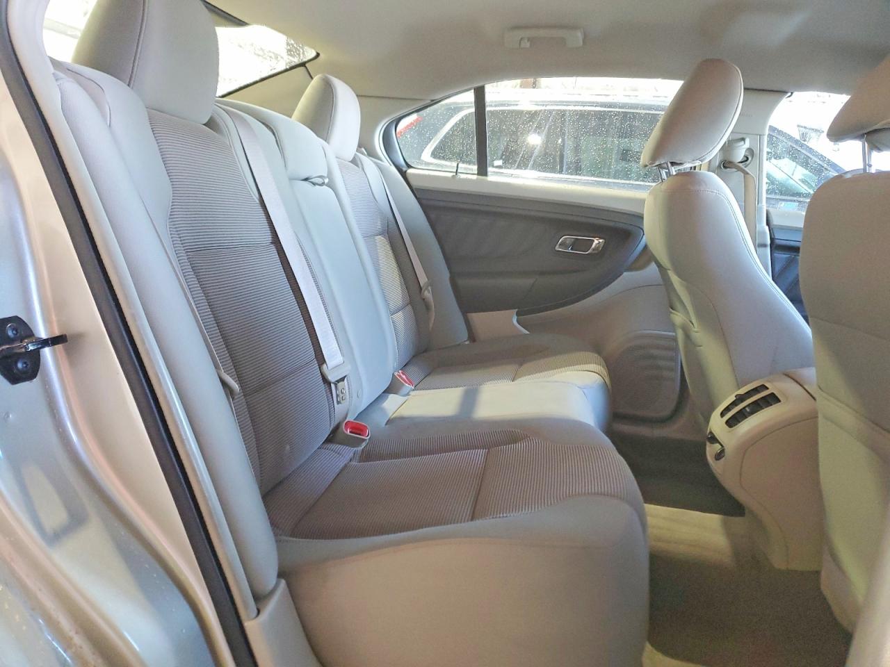 2010 FORD TAURUS SEL photo 10