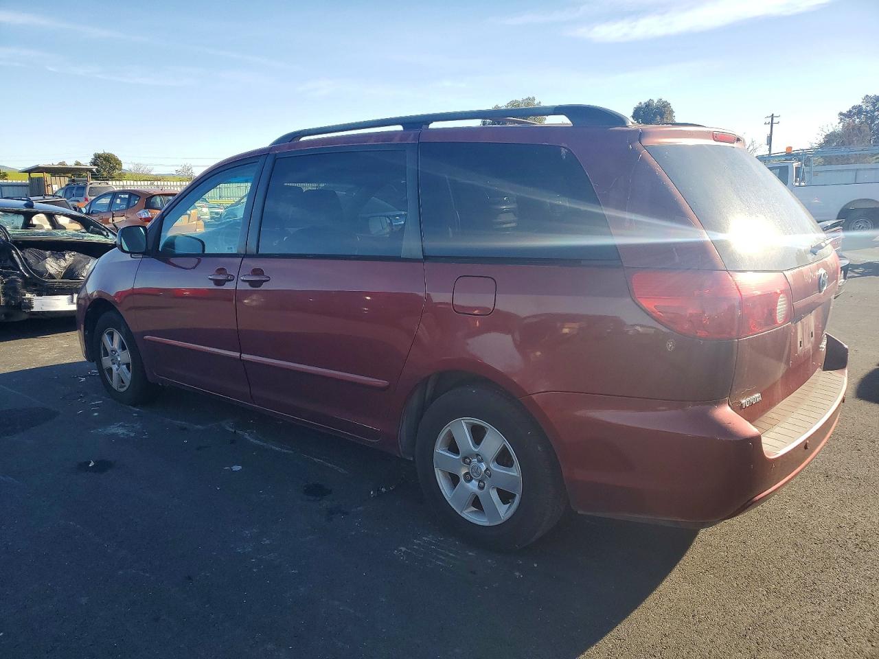 2007 TOYOTA SIENNA CE photo 2