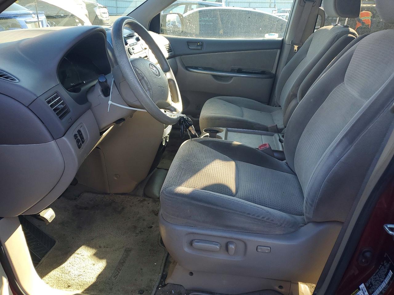 2007 TOYOTA SIENNA CE photo 7
