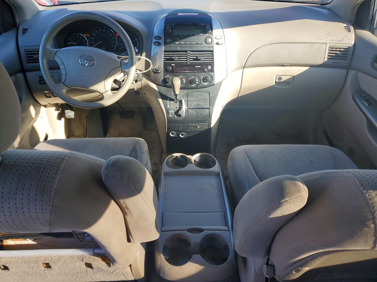2007 TOYOTA SIENNA CE photo 8