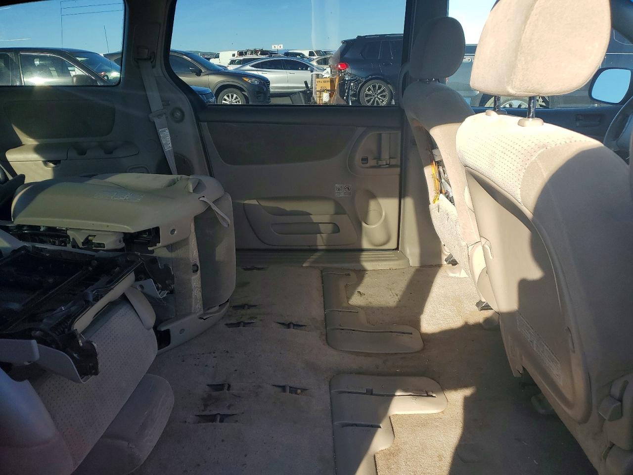 2007 TOYOTA SIENNA CE photo 11