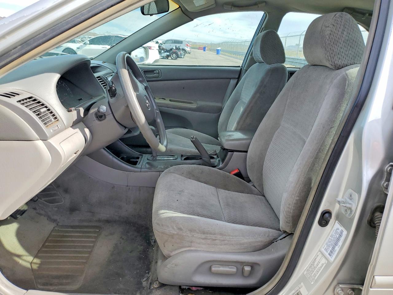 2002 TOYOTA CAMRY LE photo 13