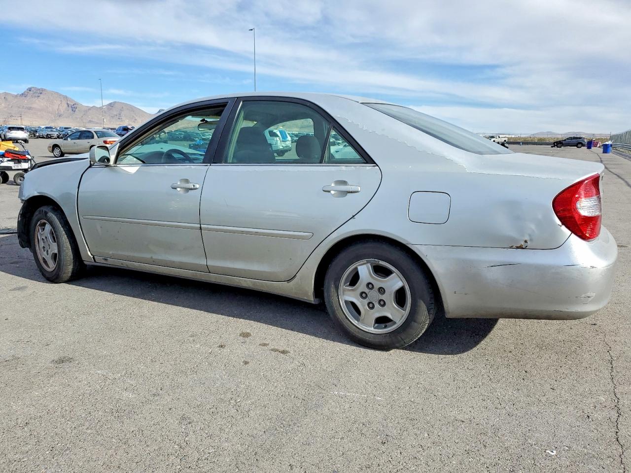 2002 TOYOTA CAMRY LE photo 3