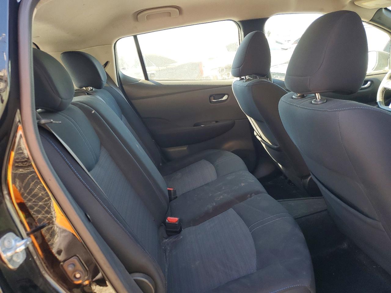 2018 NISSAN LEAF S photo 10