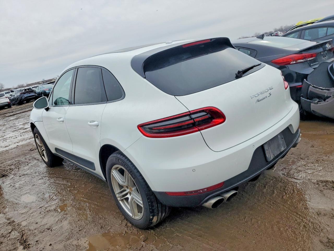 2015 PORSCHE MACAN S photo 2