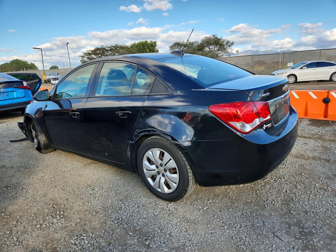 2015 CHEVROLET CRUZE LS photo 2