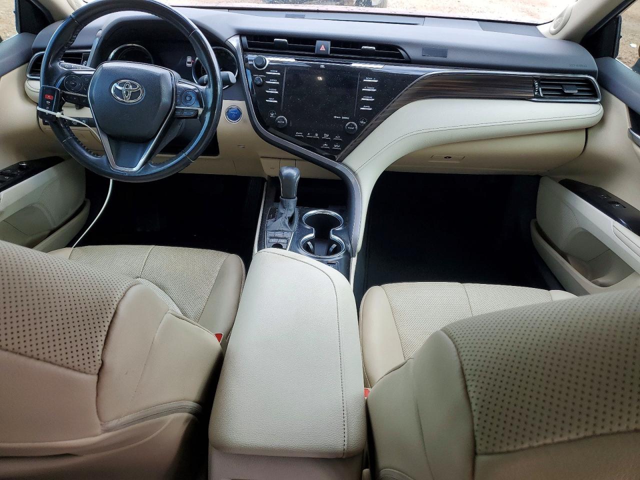 2020 TOYOTA CAMRY XLE photo 8