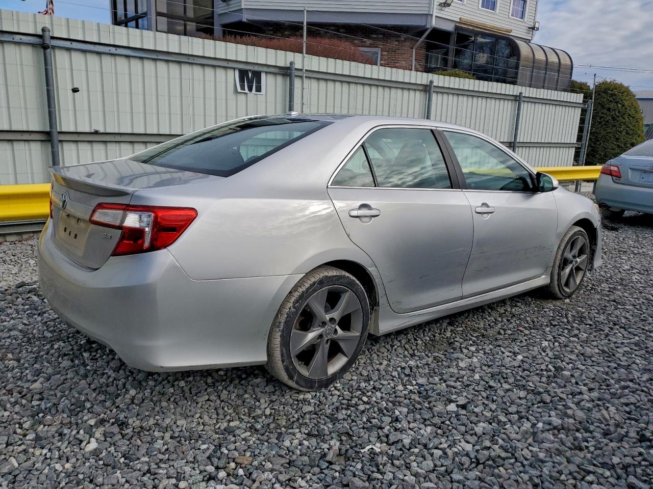 2012 TOYOTA CAMRY SE photo 3
