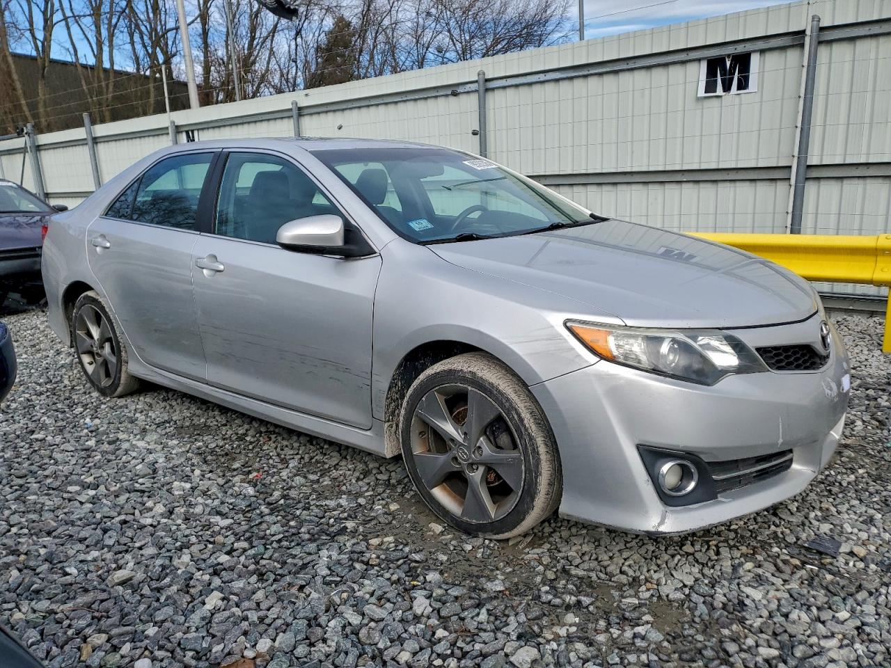 2012 TOYOTA CAMRY SE photo 4