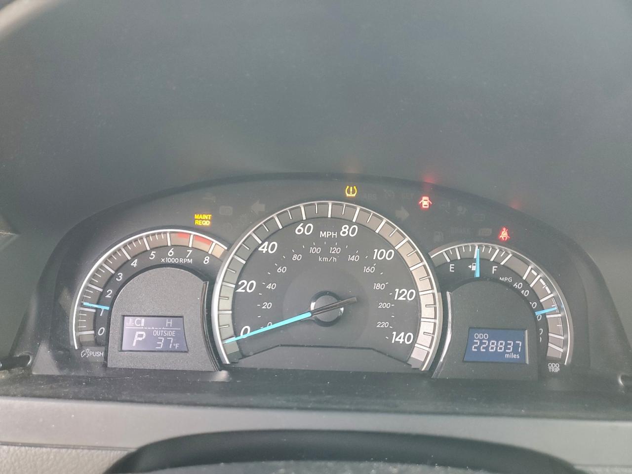 2012 TOYOTA CAMRY SE photo 9