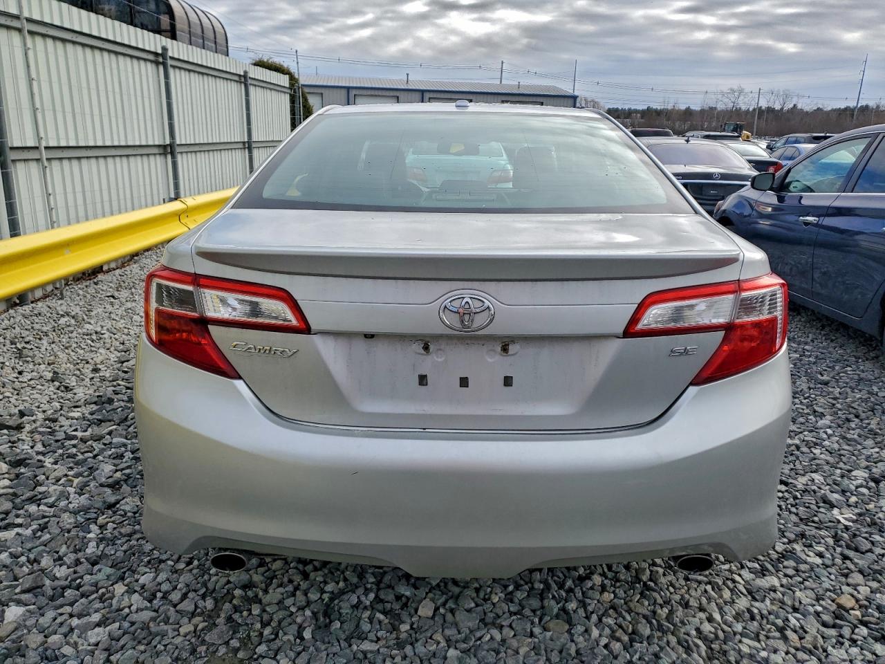 2012 TOYOTA CAMRY SE photo 6