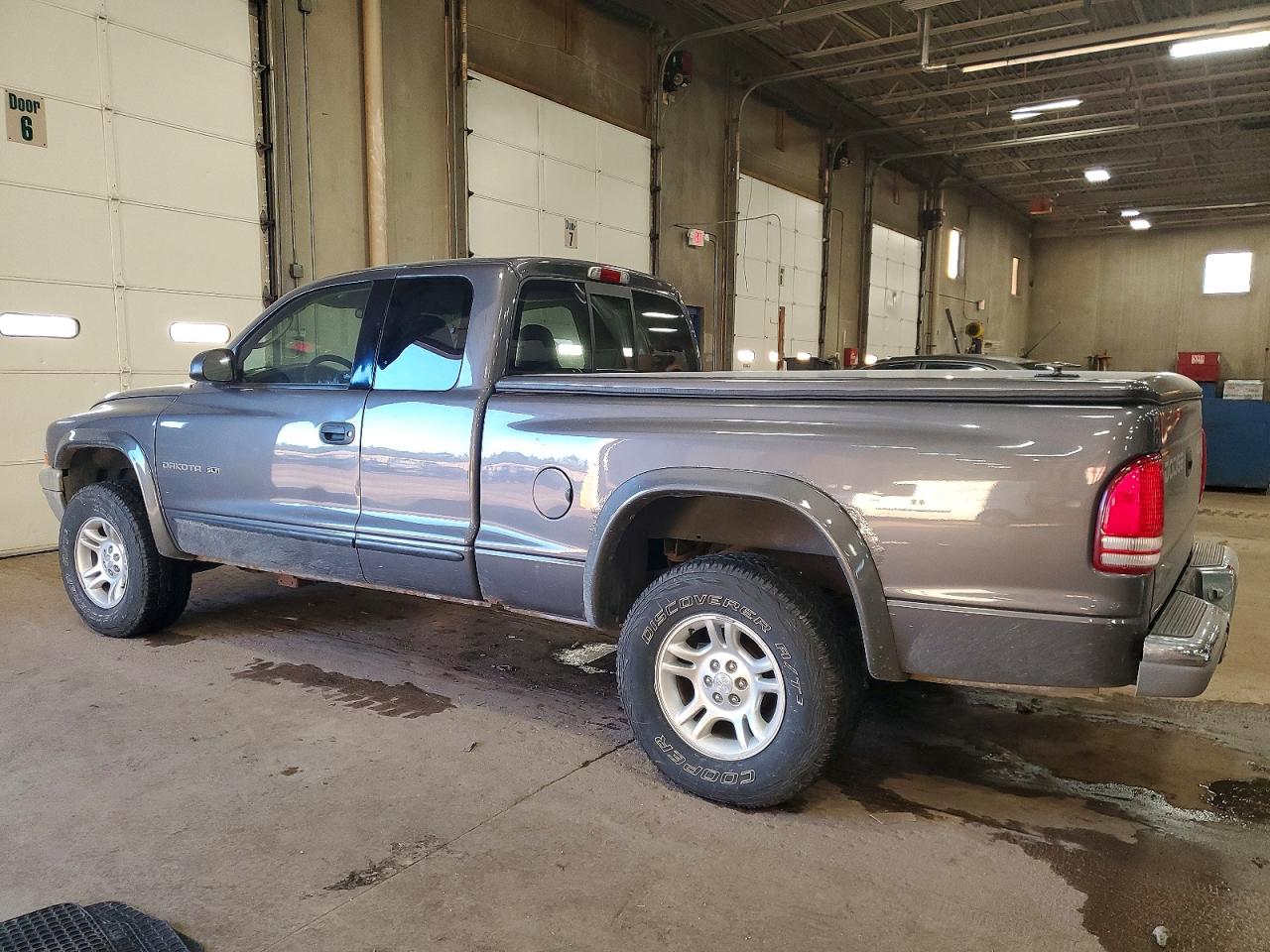 2002 DODGE DAKOTA SLT photo 2