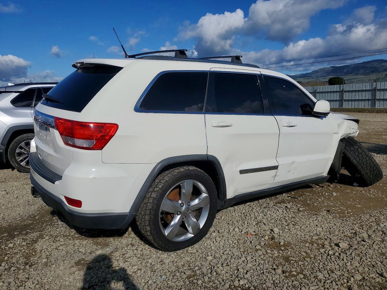 2011 JEEP GRAND CHEROKEE LAREDO photo 3