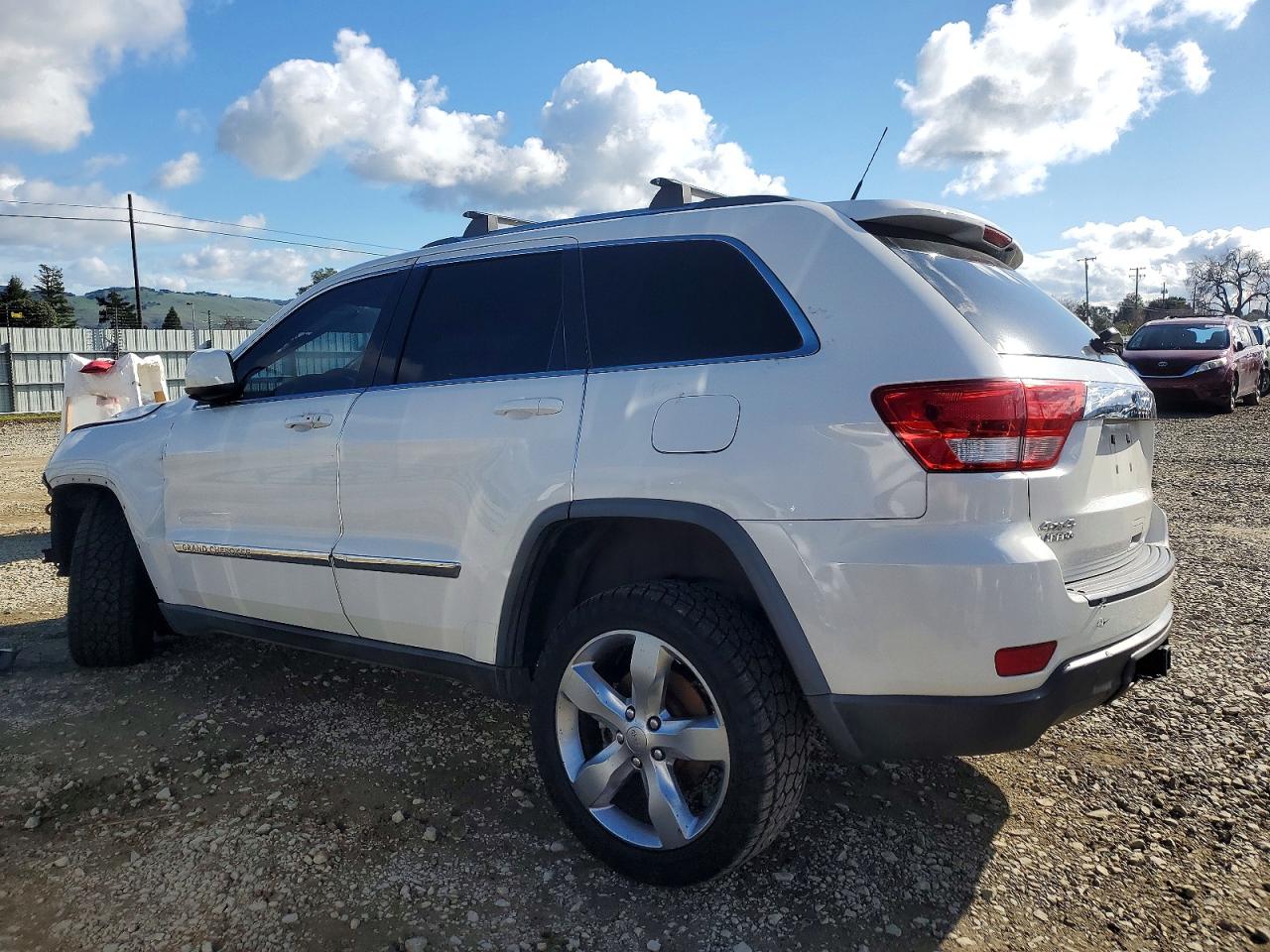 2011 JEEP GRAND CHEROKEE LAREDO photo 2