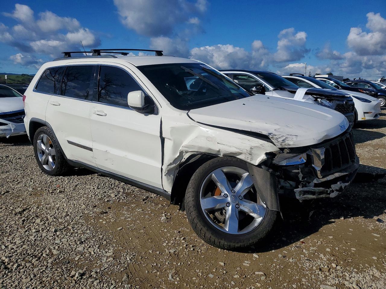 2011 JEEP GRAND CHEROKEE LAREDO photo 4